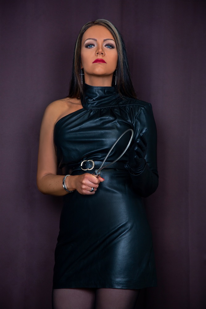 Dominatrix simay